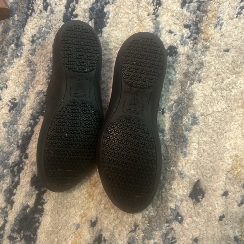 Crocs size 8 - Picture 2 of 3